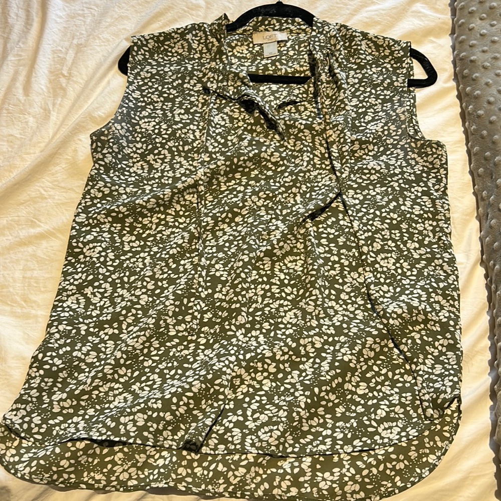 Sleeveless blouse